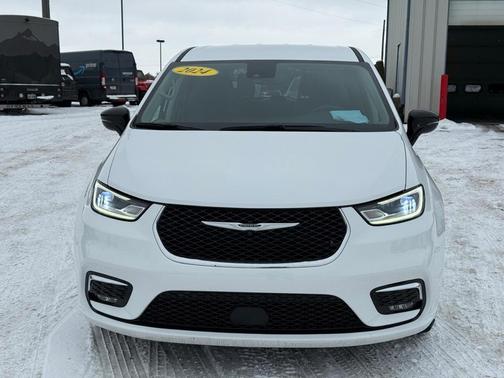 2024 Chrysler Pacifica Touring-L