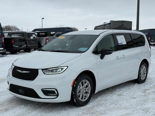 2024 Chrysler Pacifica Touring-L