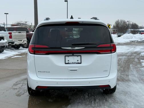 2026 Chrysler Pacifica Pinnacle
