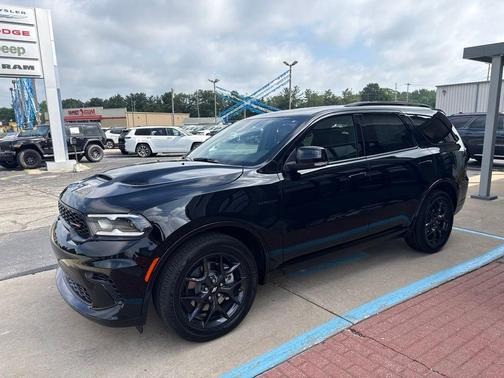 DB Black Crystal Clearcoat 2026 Dodge Durango GT Plus HEMI V8
