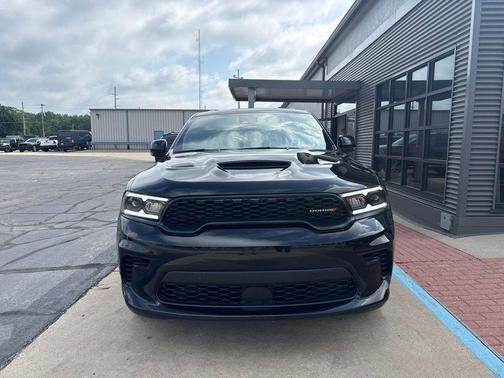 DB Black Crystal Clearcoat 2026 Dodge Durango GT Plus HEMI V8