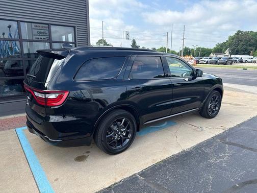 DB Black Crystal Clearcoat 2026 Dodge Durango GT Plus HEMI V8