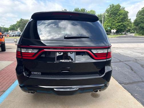 DB Black Crystal Clearcoat 2026 Dodge Durango GT Plus HEMI V8