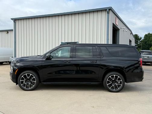 2025 Chevrolet Suburban RST