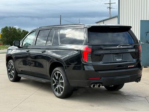 2025 Chevrolet Suburban RST