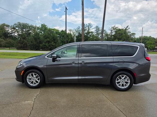 2023 Chrysler Pacifica Touring-L