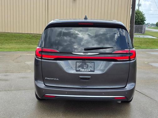 2023 Chrysler Pacifica Touring-L