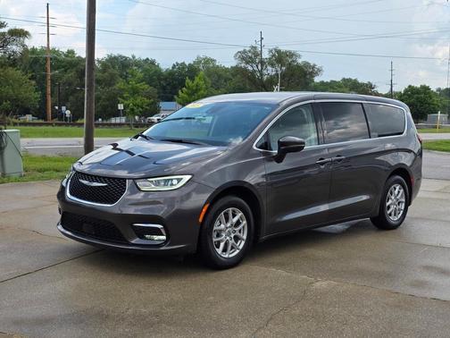 2023 Chrysler Pacifica Touring-L