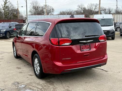 2026 Chrysler Voyager LX