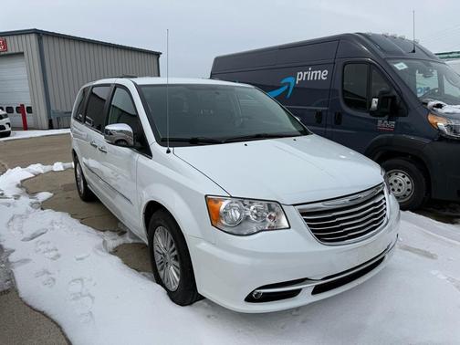 2015 Chrysler Town & Country Touring-L