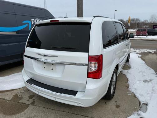 2015 Chrysler Town & Country Touring-L