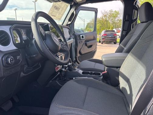 2025 Jeep Gladiator Sport