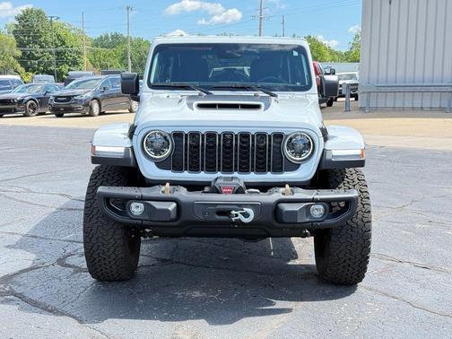 Bright White Clearcoat 2025 Jeep Wrangler Rubicon 392