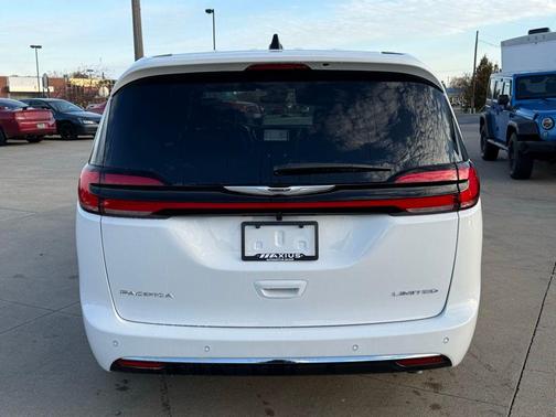 Bright White Clearcoat 2026 Chrysler Pacifica Limited