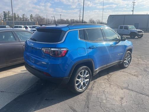 2022 Jeep Compass Latitude Lux