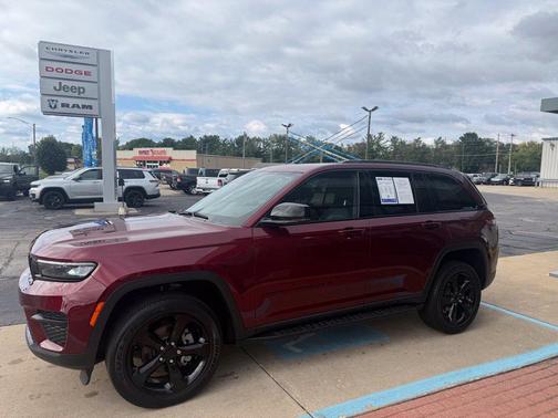 Velvet Red Pearlcoat 2023 Jeep Grand Cherokee Altitude