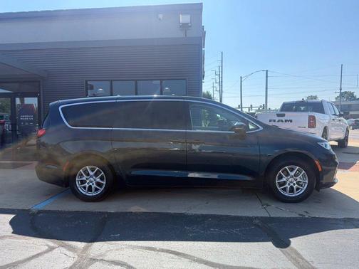 Fathom Blue Pearlcoat 2023 Chrysler Pacifica Touring-L