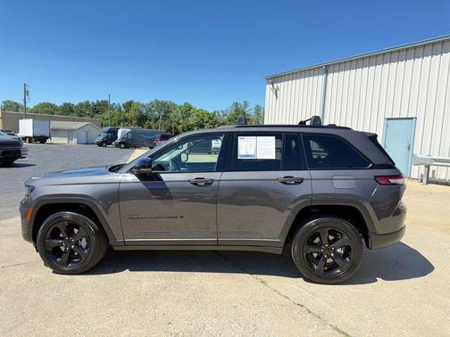 Metallic 2023 Jeep Grand Cherokee Limited