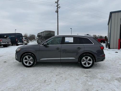 2022 Audi Q7 45 Premium