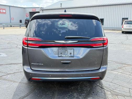 Granite Crystal Clearcoat Metallic 2023 Chrysler Pacifica Touring-L