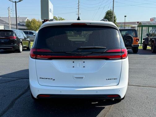 Bright White Clearcoat 2025 Chrysler Pacifica Limited