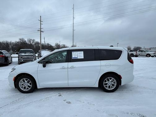 2024 Chrysler Pacifica Touring-L