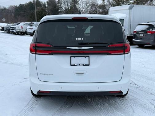 2024 Chrysler Pacifica Touring-L