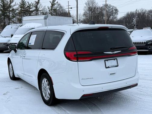 2024 Chrysler Pacifica Touring-L
