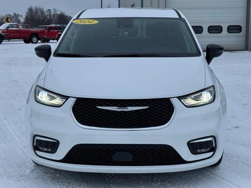 2024 Chrysler Pacifica Touring-L