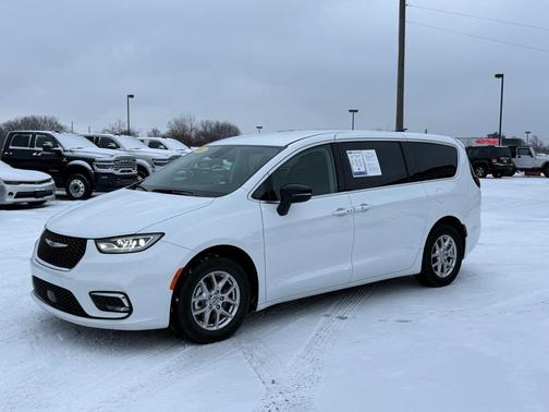 2024 Chrysler Pacifica Touring-L