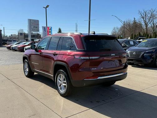 Velvet Red Pearlcoat 2026 Jeep Grand Cherokee Laredo