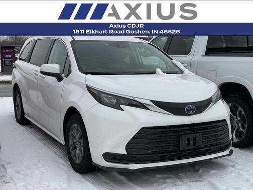 2024 Toyota Sienna LE