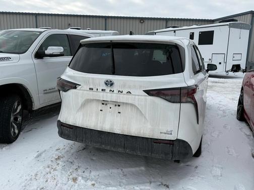 2024 Toyota Sienna LE