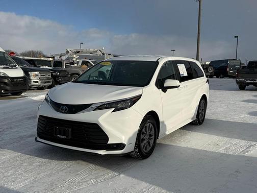 2024 Toyota Sienna LE