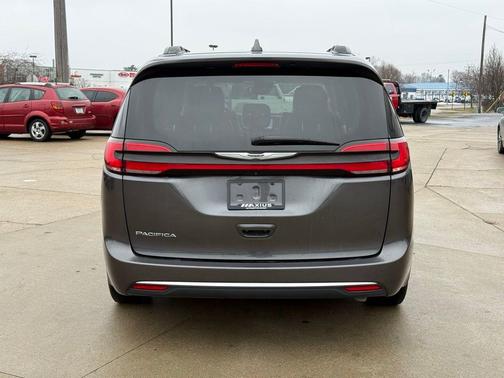 2022 Chrysler Pacifica Touring-L