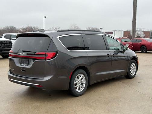 2022 Chrysler Pacifica Touring-L