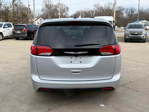 2026 Chrysler Voyager LX