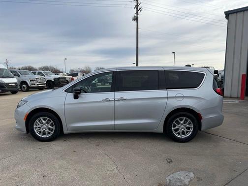2026 Chrysler Voyager LX