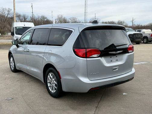 2026 Chrysler Voyager LX
