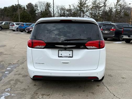 2026 Chrysler Voyager LX