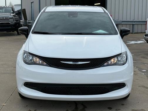 2026 Chrysler Voyager LX