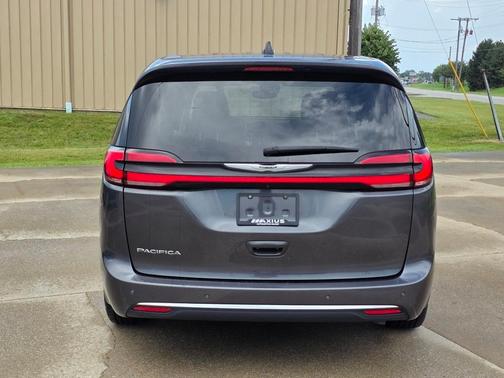 2023 Chrysler Pacifica Touring-L