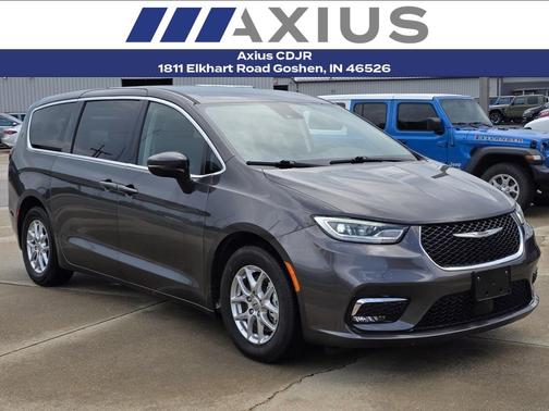 2023 Chrysler Pacifica Touring-L