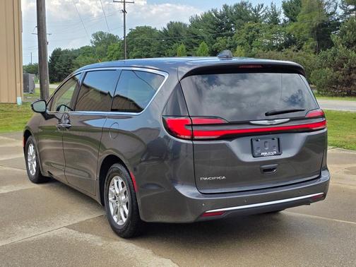 2023 Chrysler Pacifica Touring-L
