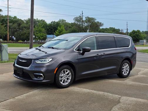 2023 Chrysler Pacifica Touring-L