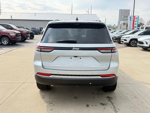 Silver Zynith 2026 Jeep Grand Cherokee Limited