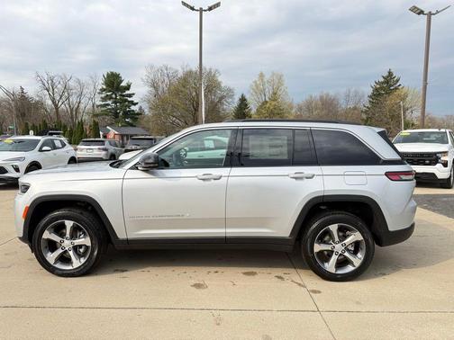 Silver Zynith 2026 Jeep Grand Cherokee Limited