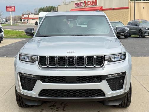 Silver Zynith 2026 Jeep Grand Cherokee Limited