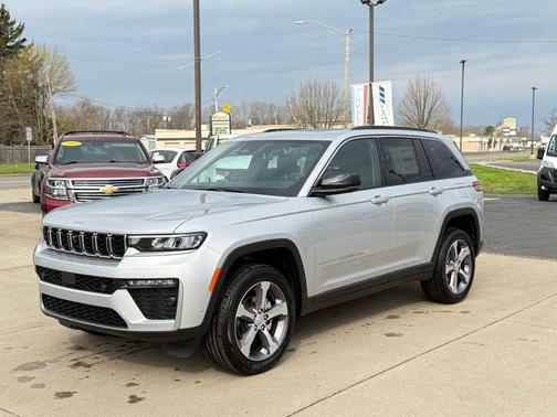 Silver Zynith 2026 Jeep Grand Cherokee Limited