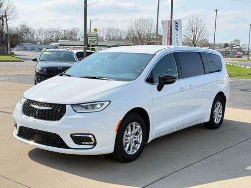 Bright White Clearcoat 2025 Chrysler Pacifica Select